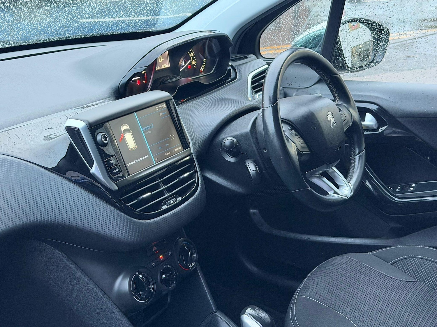 Used Peugeot 208 2017 for sale - 76936038: Photo 6