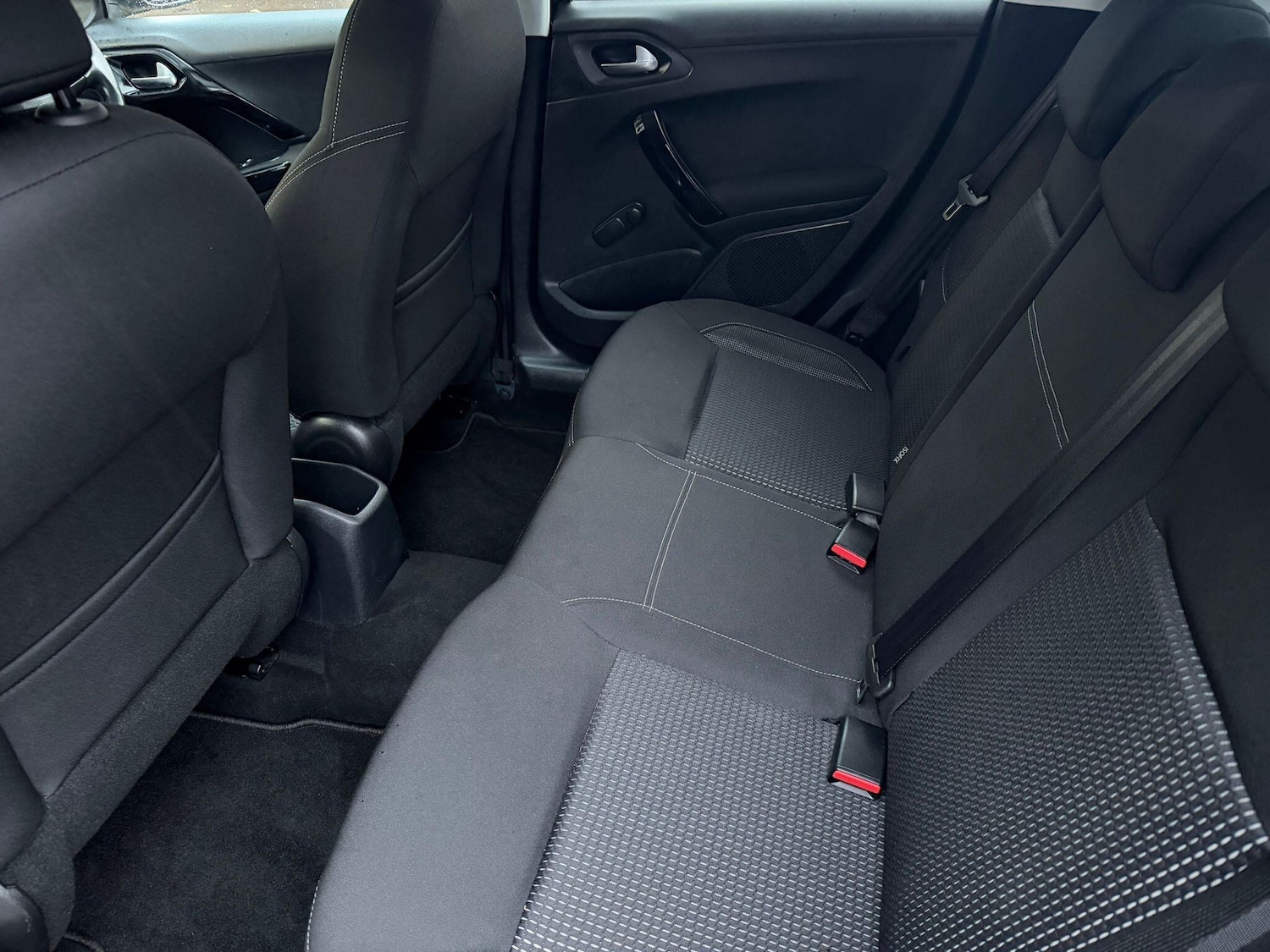 Used Peugeot 208 2017 for sale - 76936038: Photo 9