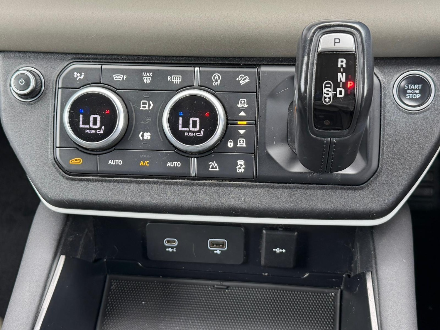 Used Land Rover Defender 2020 for sale - 76647580: Photo 11