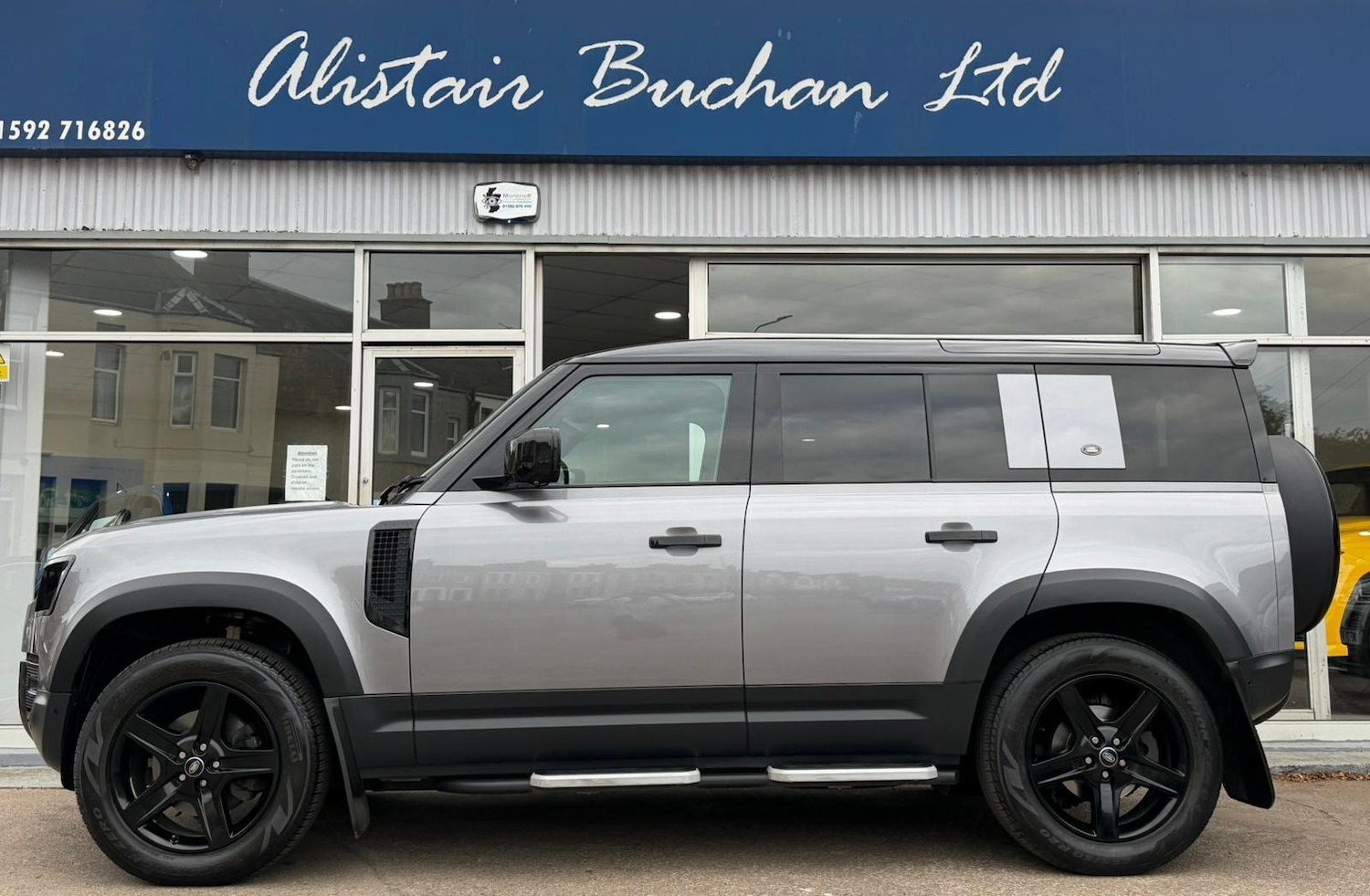 Used Land Rover Defender 2020 for sale - 76647580: Photo 2