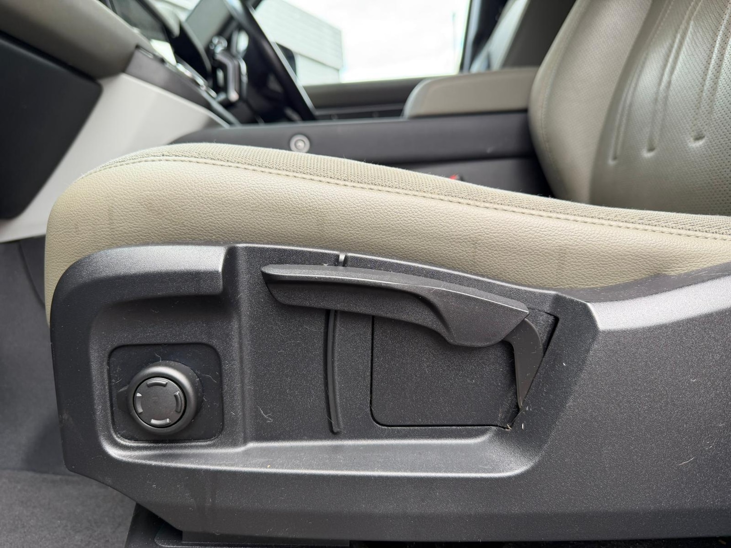 Used Land Rover Defender 2020 for sale - 76647580: Photo 23