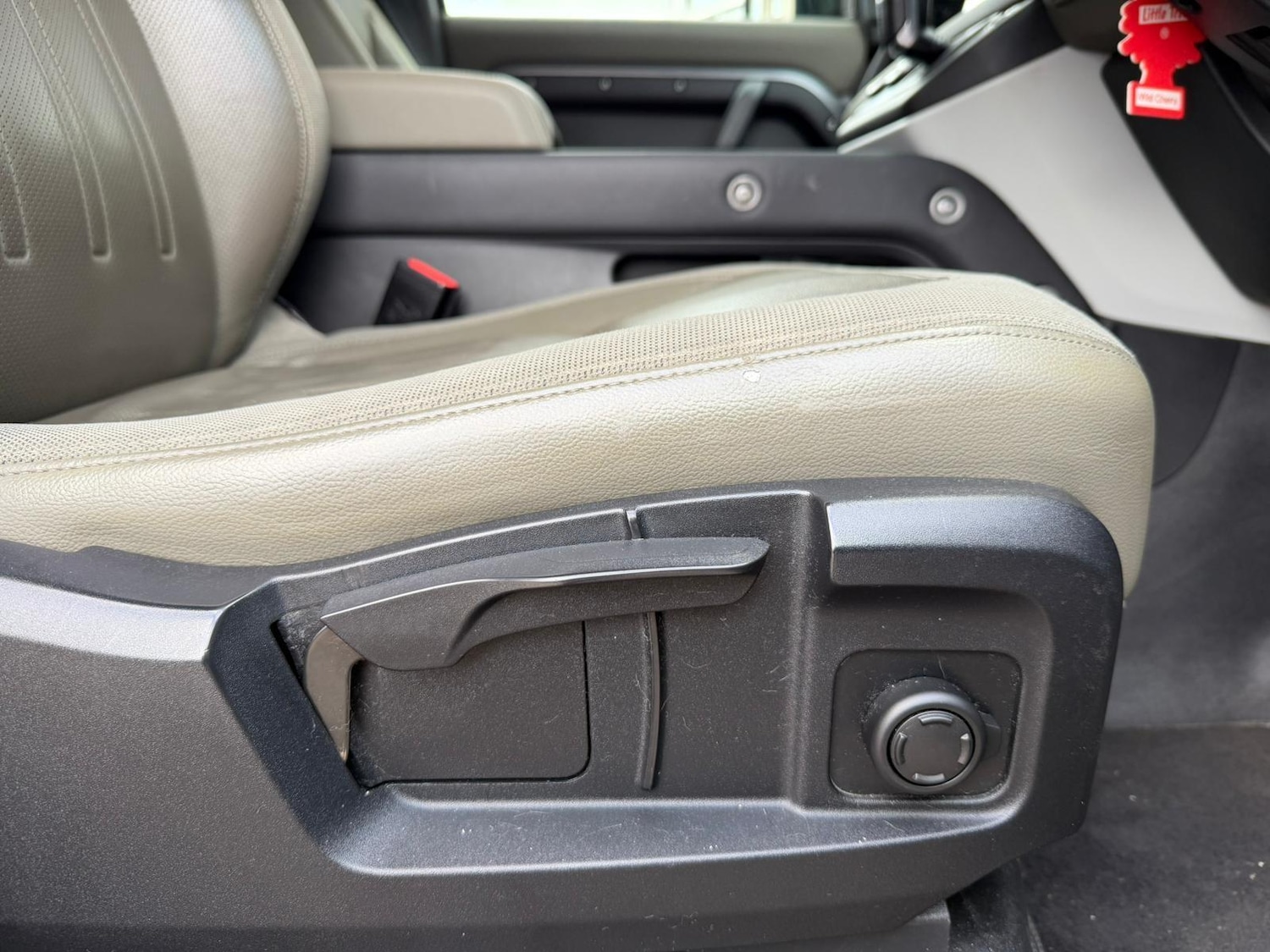 Used Land Rover Defender 2020 for sale - 76647580: Photo 26