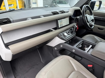 Used Land Rover Defender 2020 for sale - 76647580: Photo