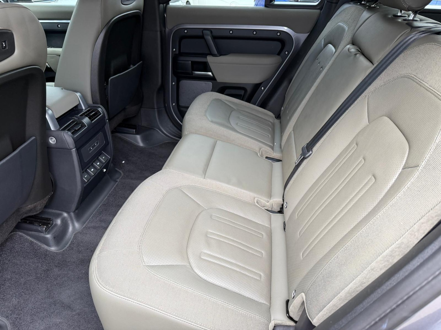 Used Land Rover Defender 2020 for sale - 76647580: Photo 5