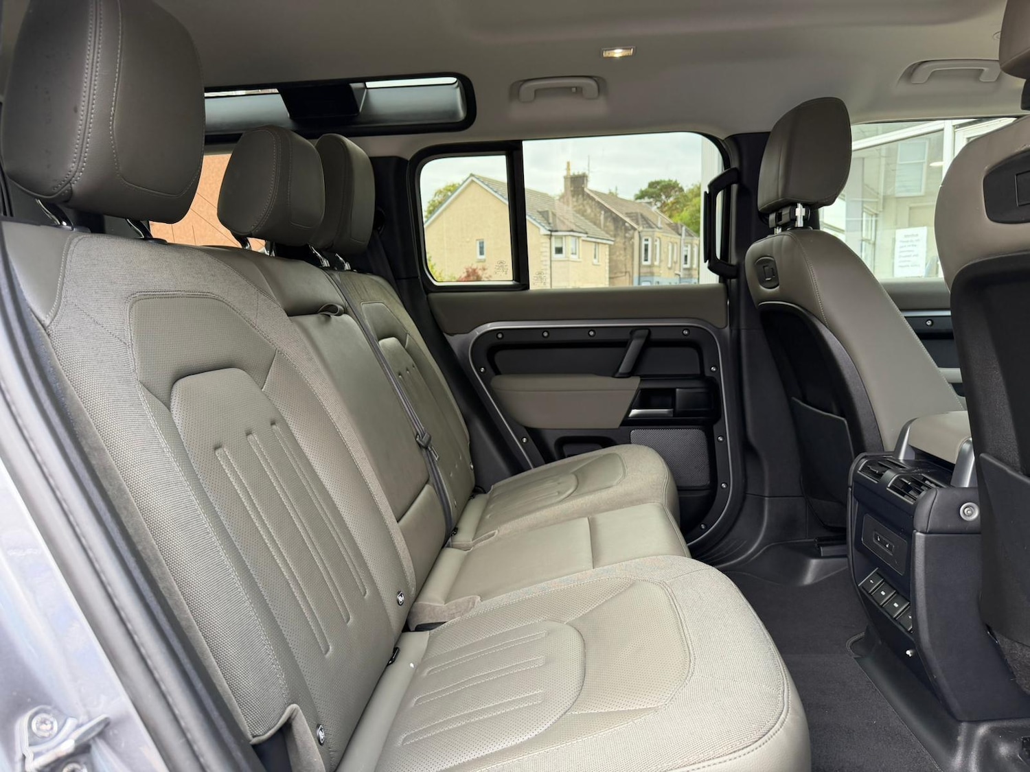 Used Land Rover Defender 2020 for sale - 76647580: Photo 6