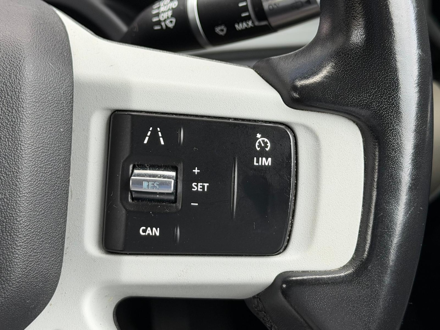 Used Land Rover Defender 2020 for sale - 76647580: Photo 7