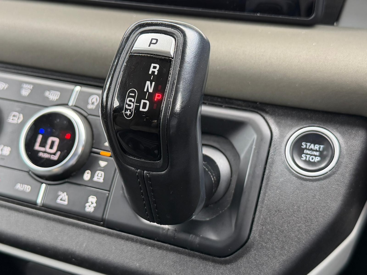 Used Land Rover Defender 2020 for sale - 76647580: Photo 8