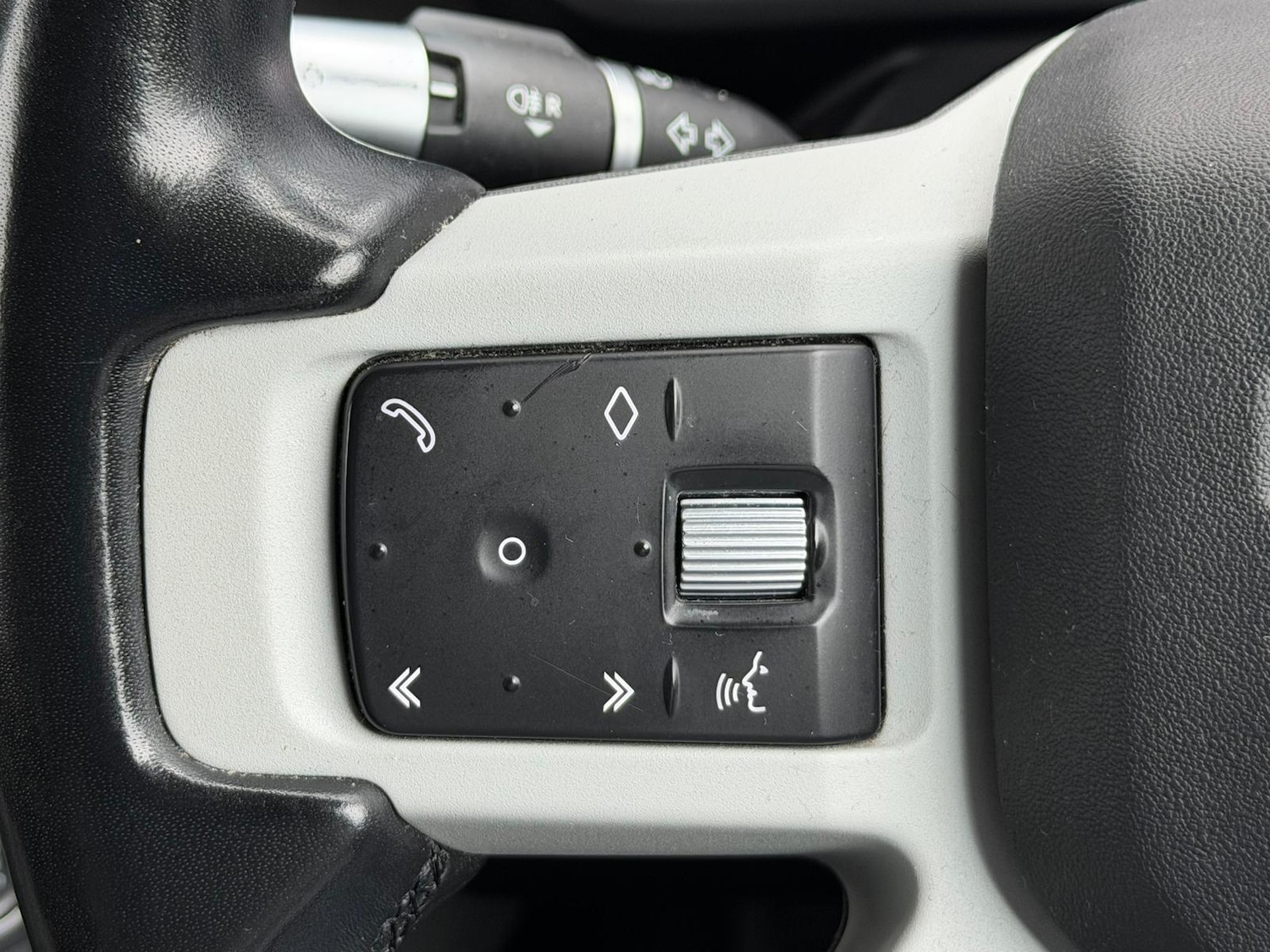 Used Land Rover Defender 2020 for sale - 76647580: Photo 9