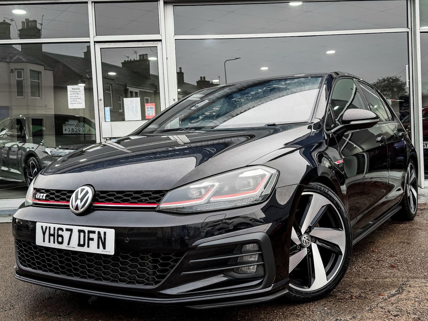 Used Volkswagen Golf 2017 for sale - 76647457: Photo 1