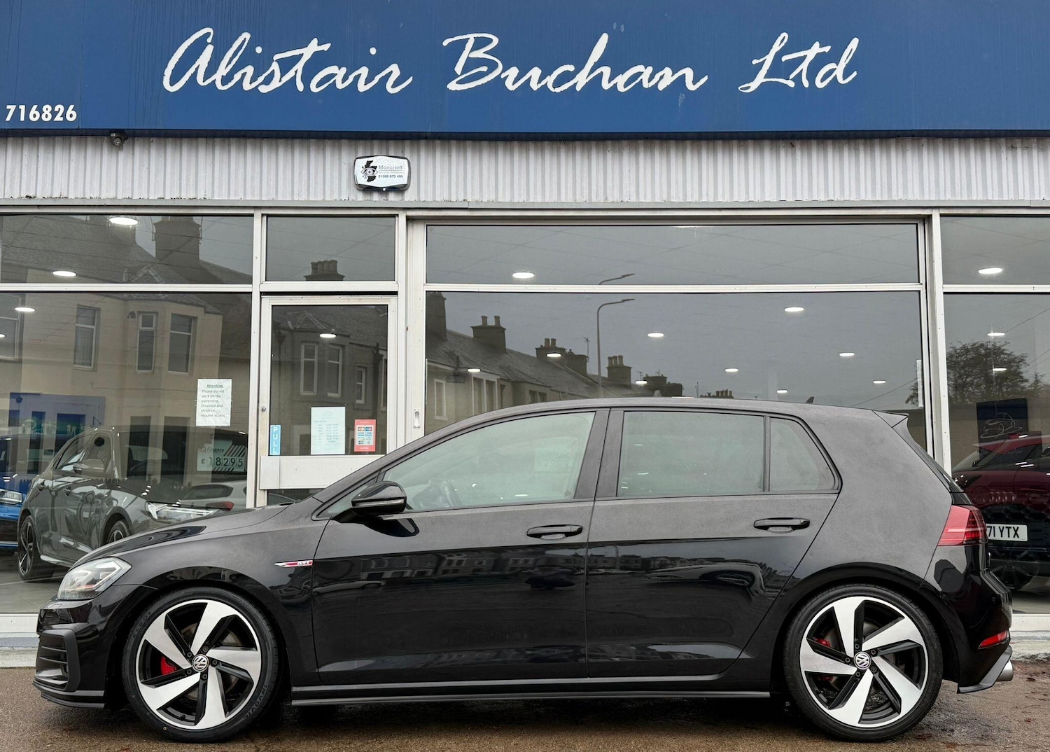 Used Volkswagen Golf 2017 for sale - 76647457: Photo 2