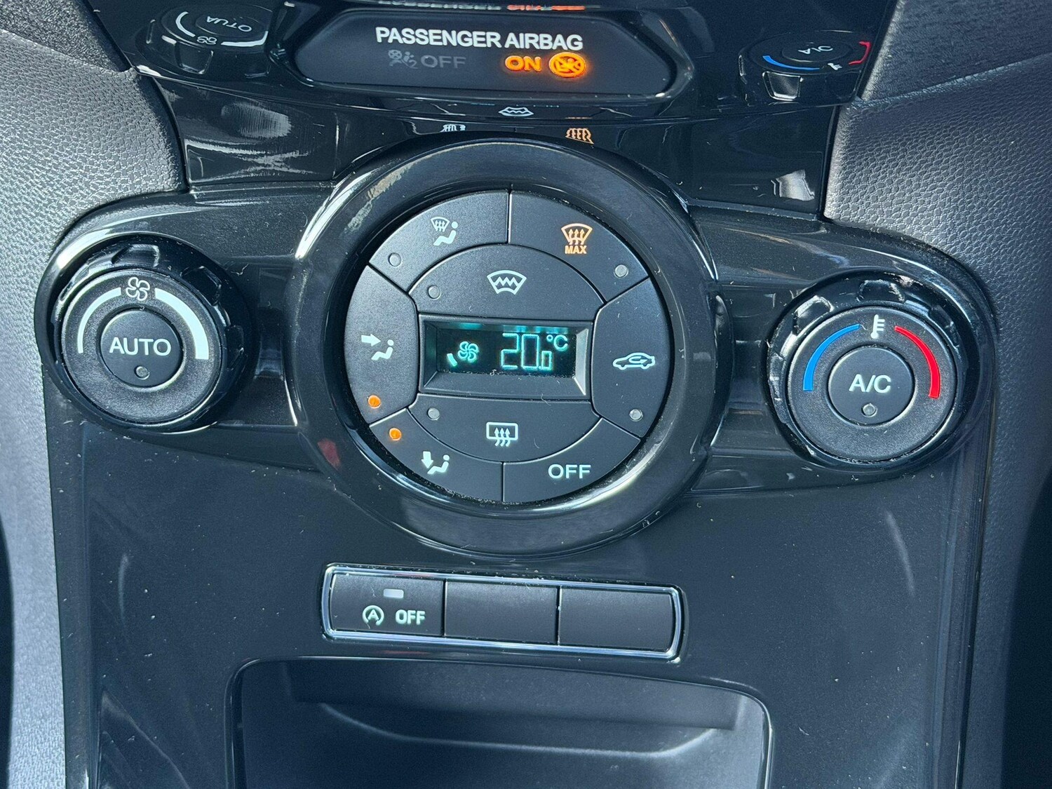 Used Ford Fiesta 2015 for sale - 76647565: Photo 24