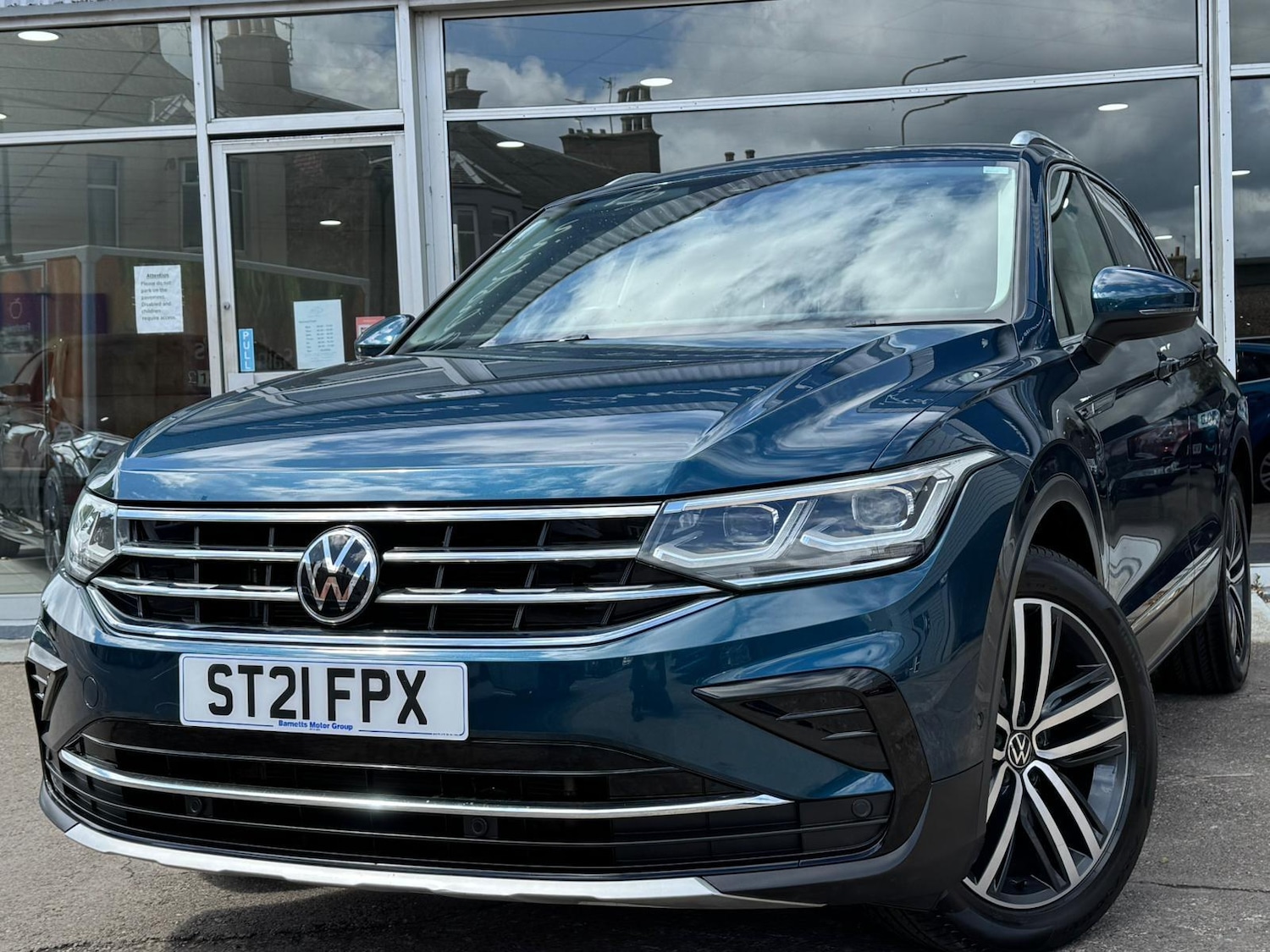 Used Volkswagen Tiguan 2021 for sale - 76647501: Photo 1