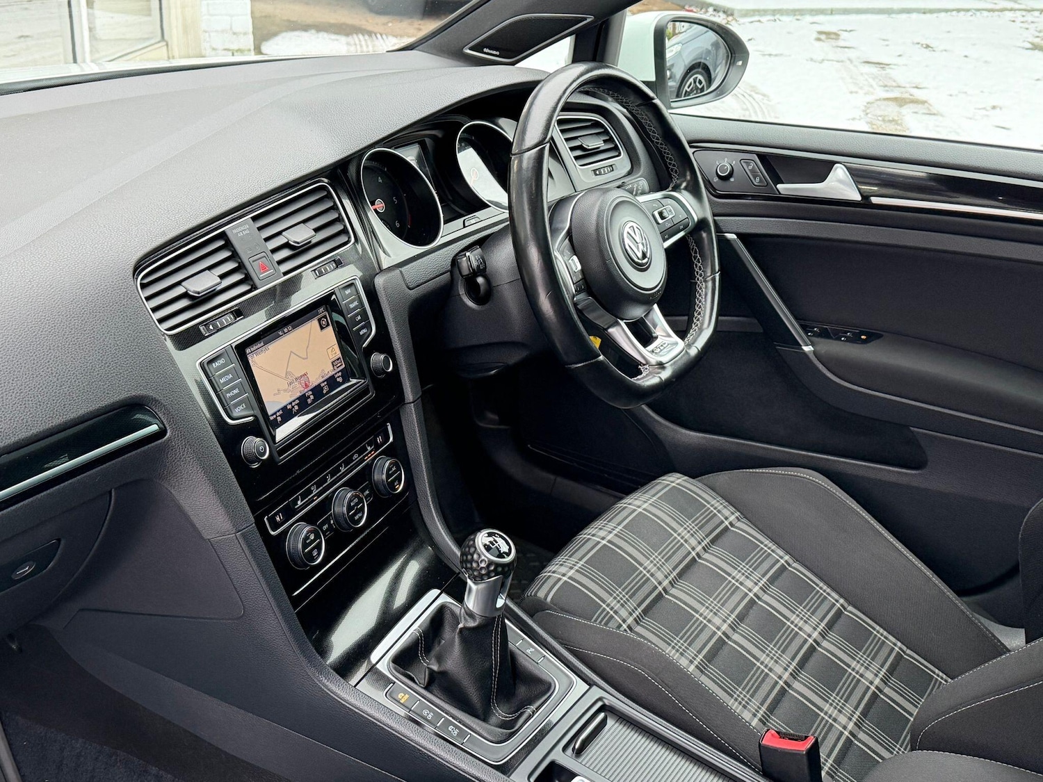 Used Volkswagen Golf 2014 for sale - 77109673: Photo 5