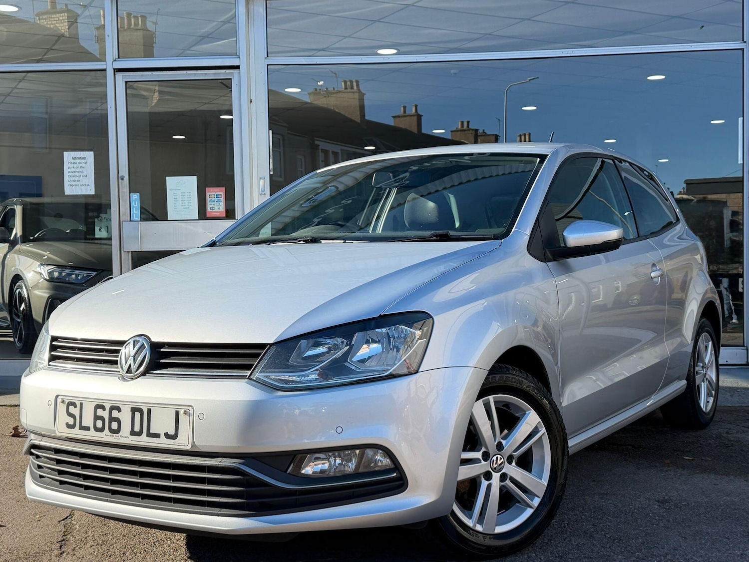 Used Volkswagen Polo 2016 for sale - 76647604: Photo 1
