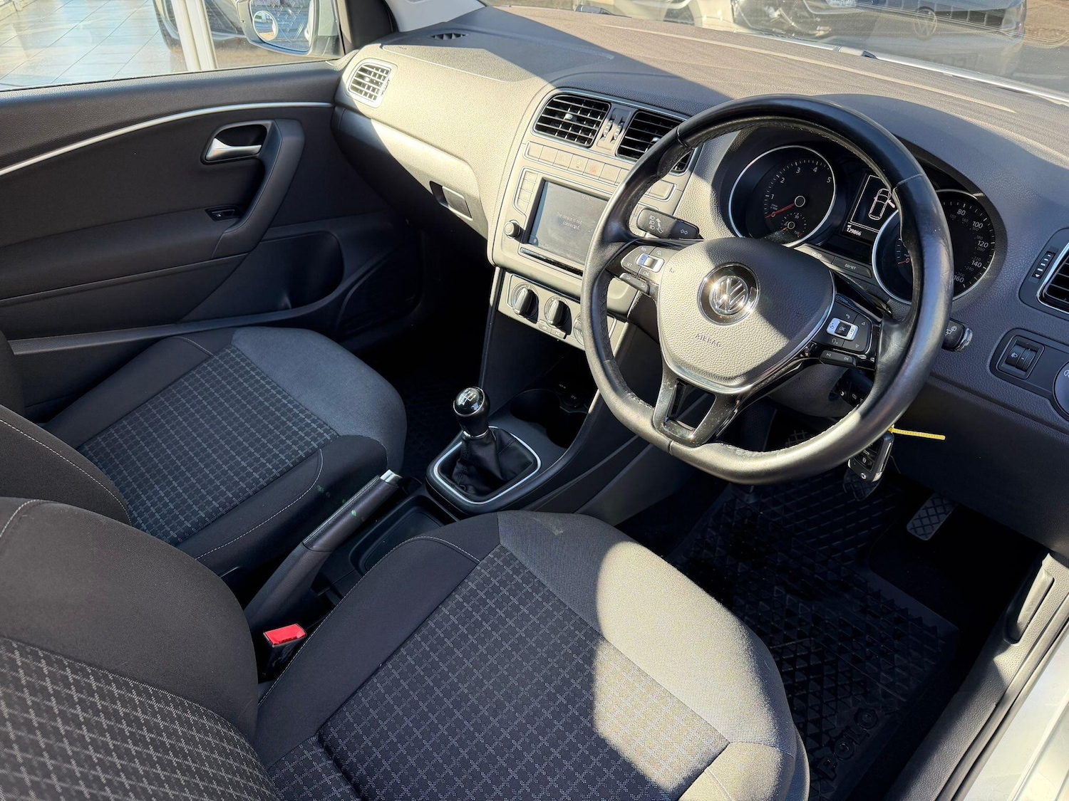 Used Volkswagen Polo 2016 for sale - 76647604: Photo 34