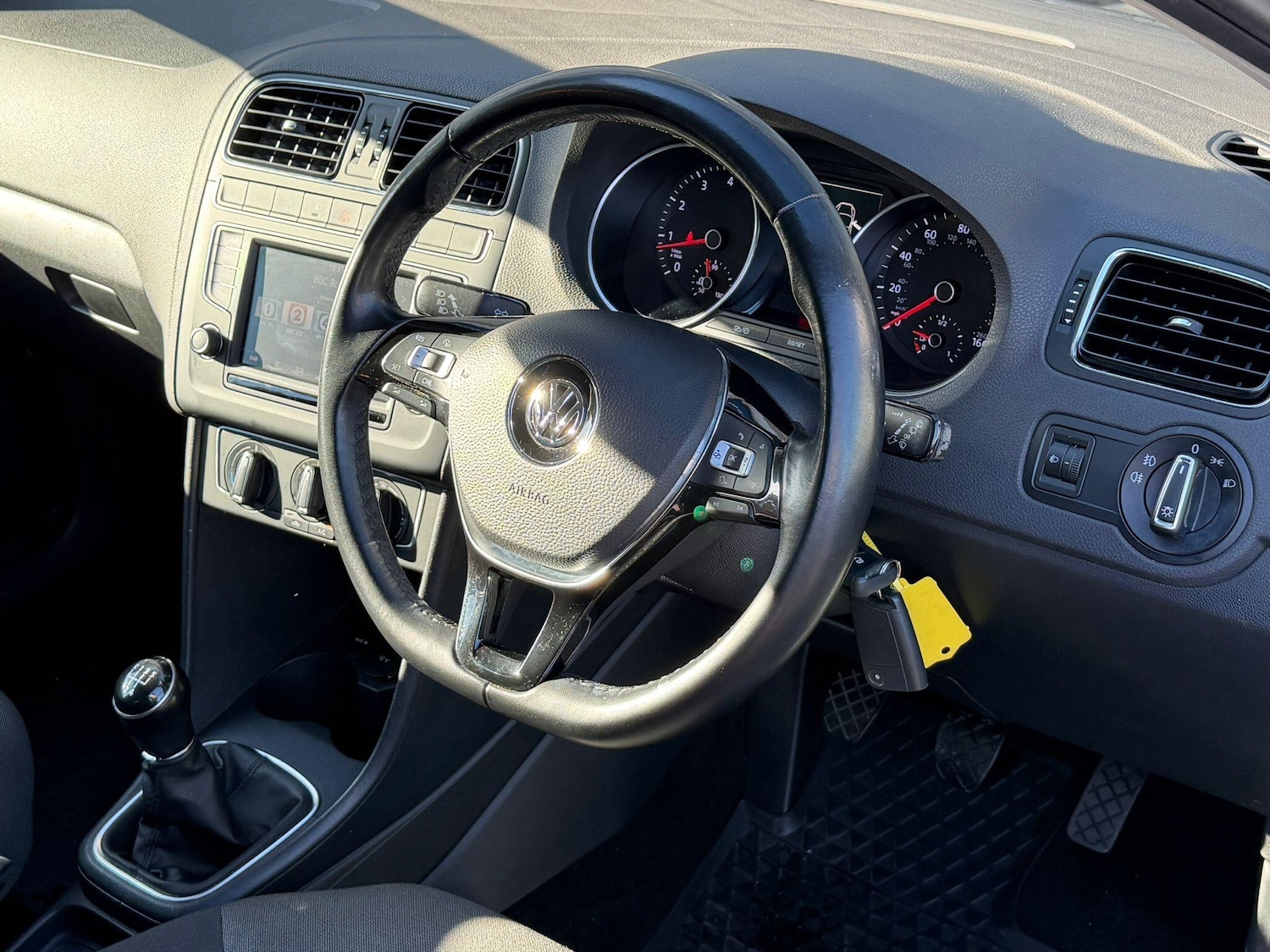 Used Volkswagen Polo 2016 for sale - 76647604: Photo 4