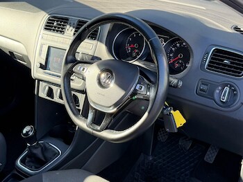 Used Volkswagen Polo 2016 for sale - 76647604: Photo