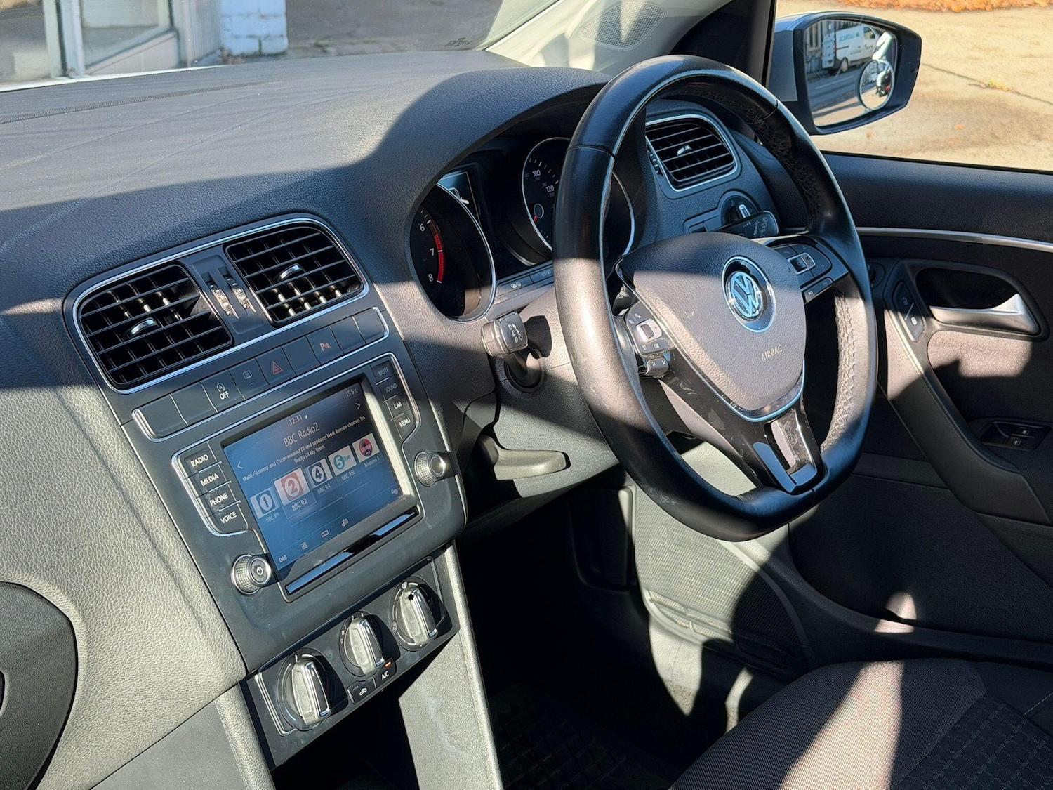 Used Volkswagen Polo 2016 for sale - 76647604: Photo 6