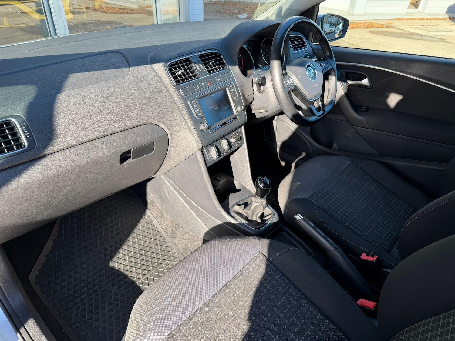 Used Volkswagen Polo 2016 for sale - 76647604: Photo 7