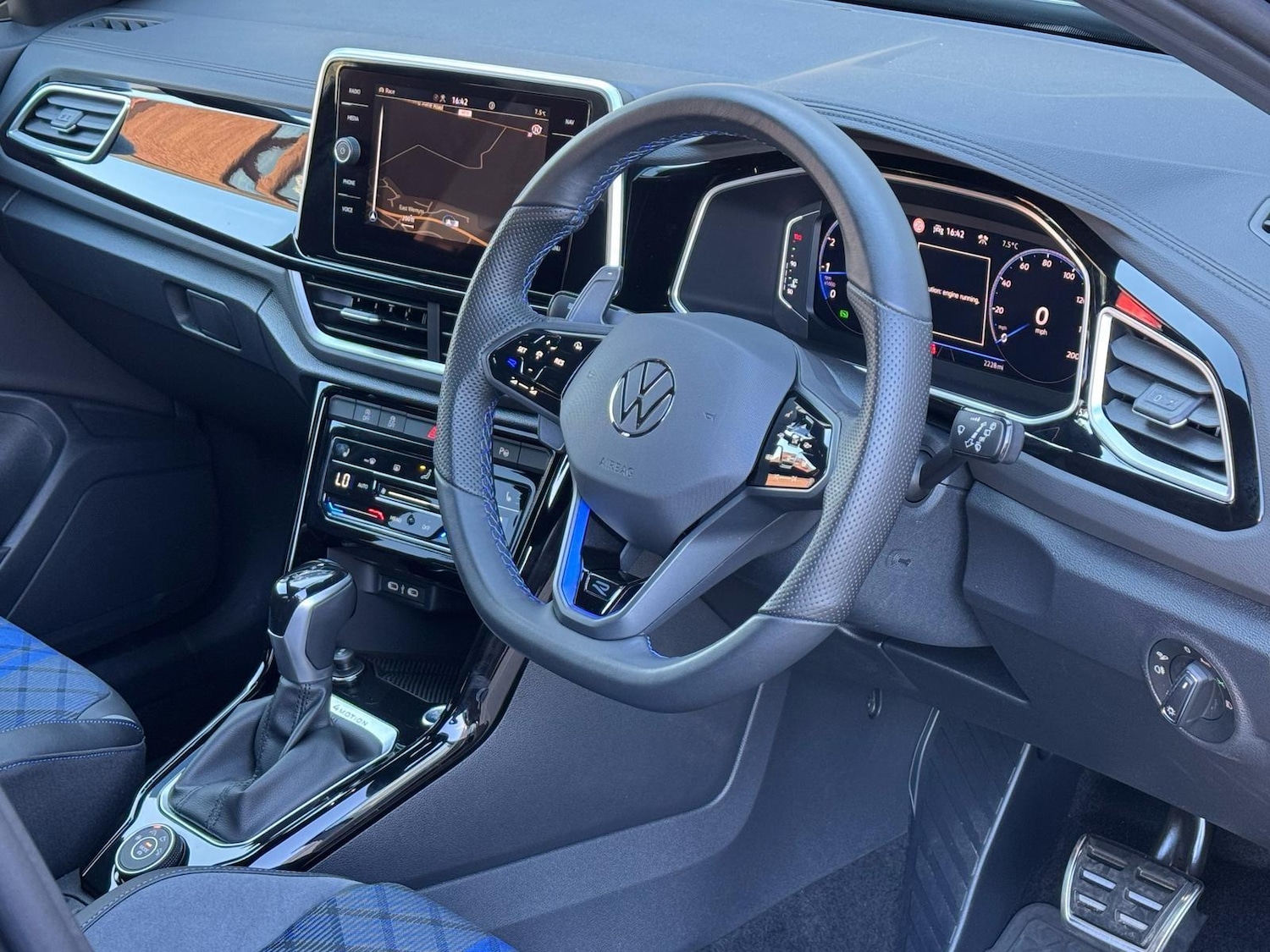 Used Volkswagen T-Roc 2024 for sale - 76990001: Photo 23