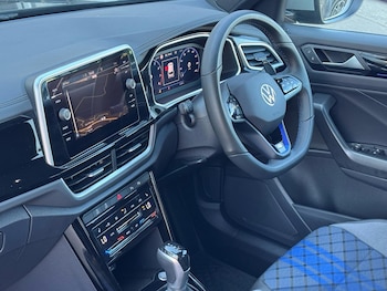 Used Volkswagen T-Roc 2024 for sale - 76990001: Photo