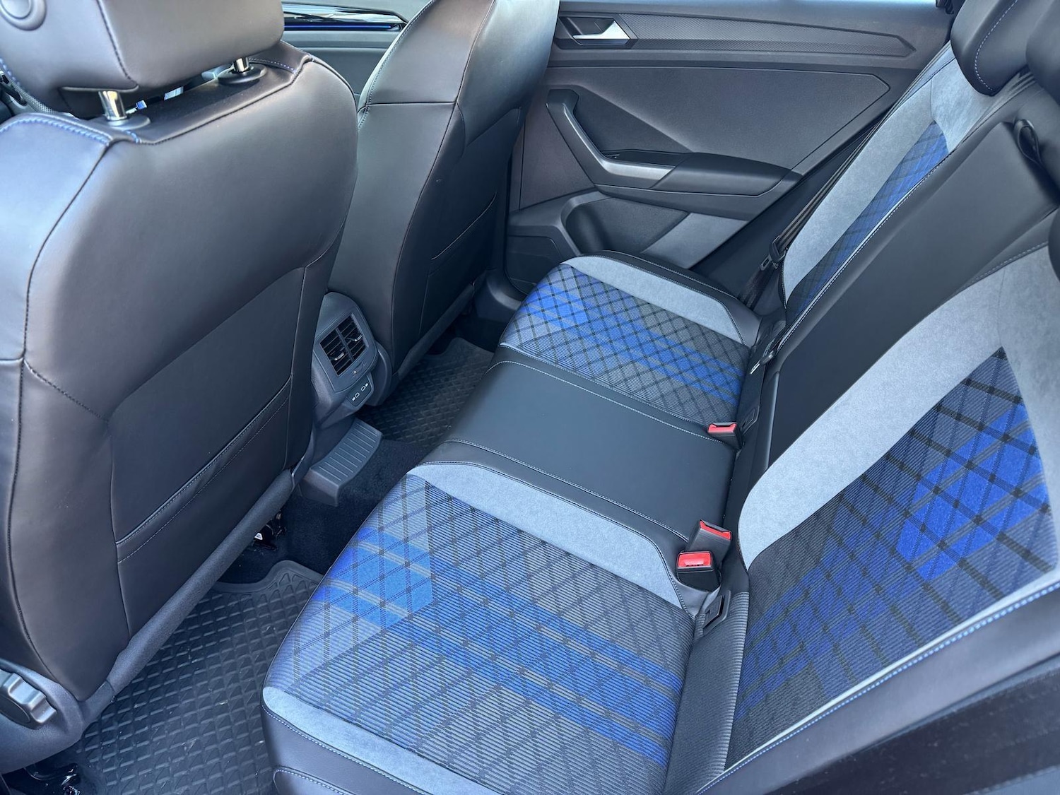 Used Volkswagen T-Roc 2024 for sale - 76990001: Photo 9