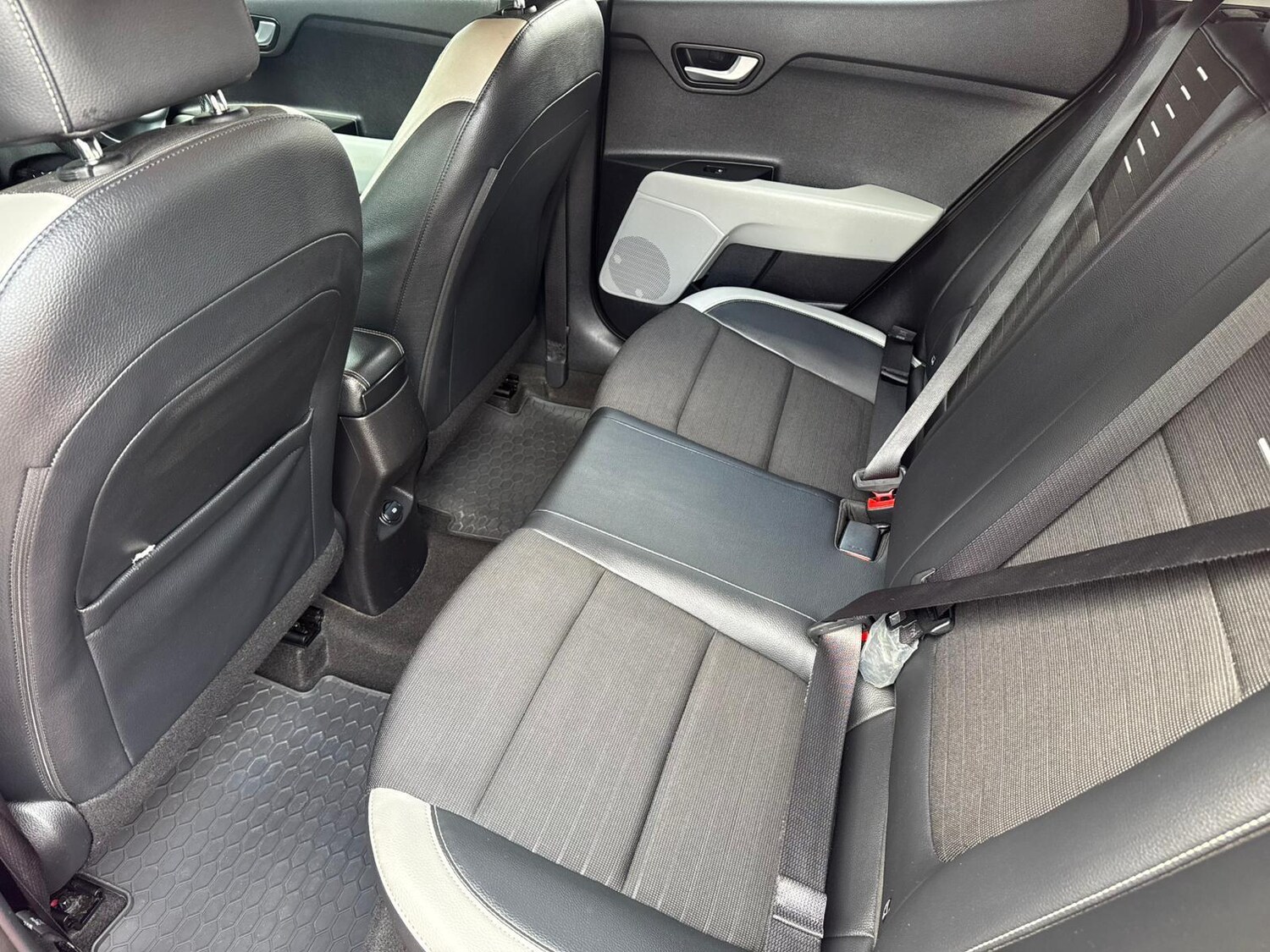 Used Kia Stonic 2017 for sale - 76647622: Photo 11