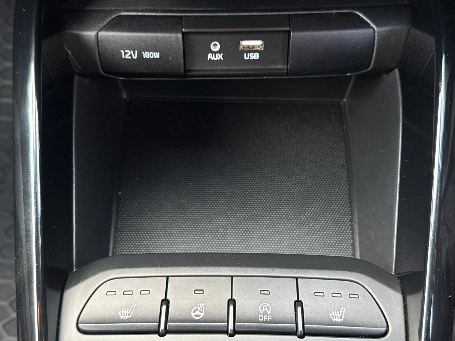 Used Kia Stonic 2017 for sale - 76647622: Photo 14