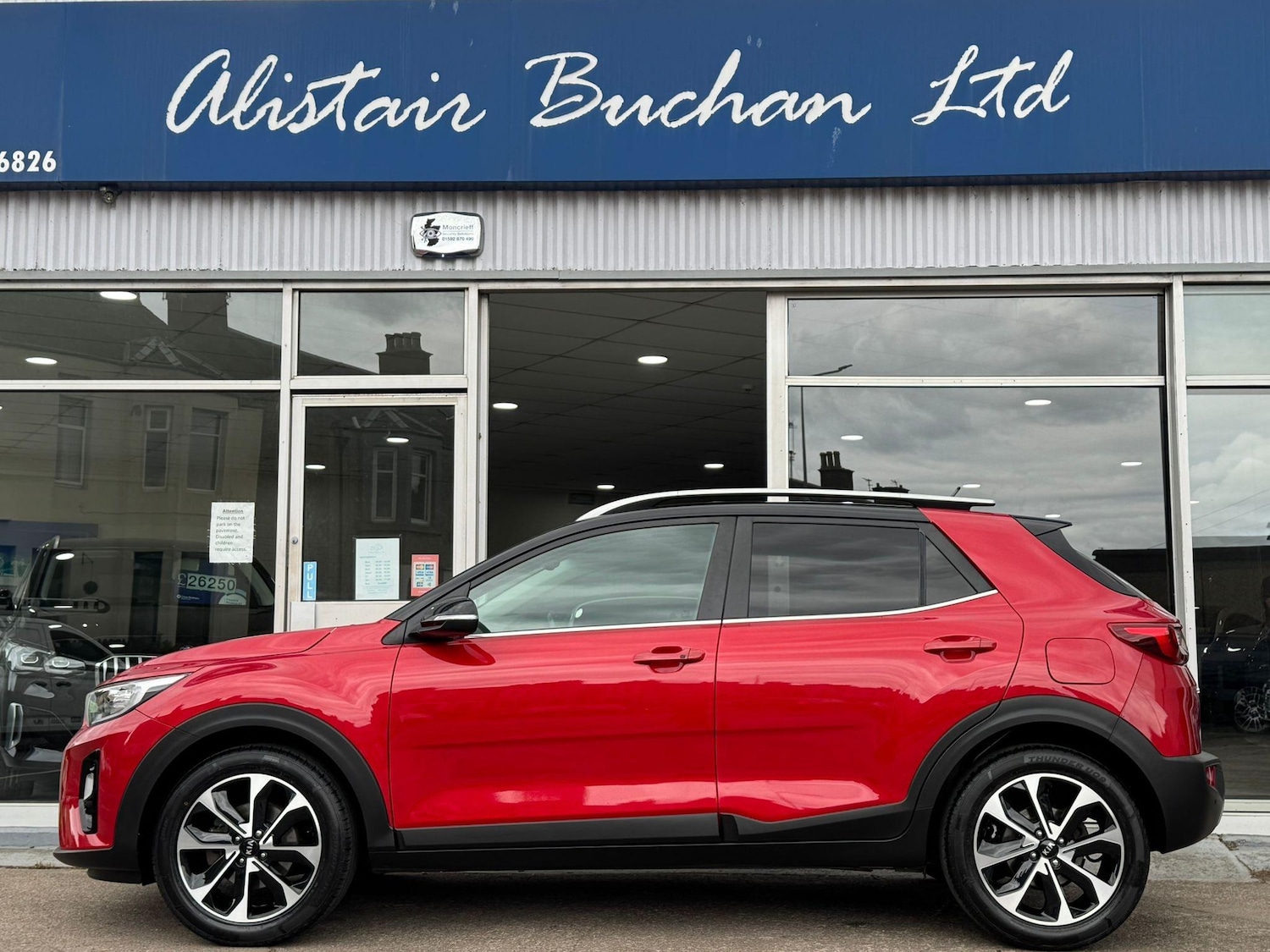 Used Kia Stonic 2017 for sale - 76647622: Photo 2