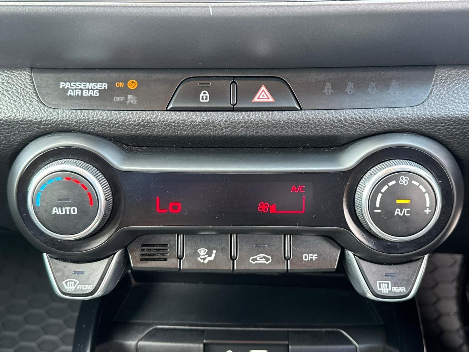 Used Kia Stonic 2017 for sale - 76647622: Photo 25