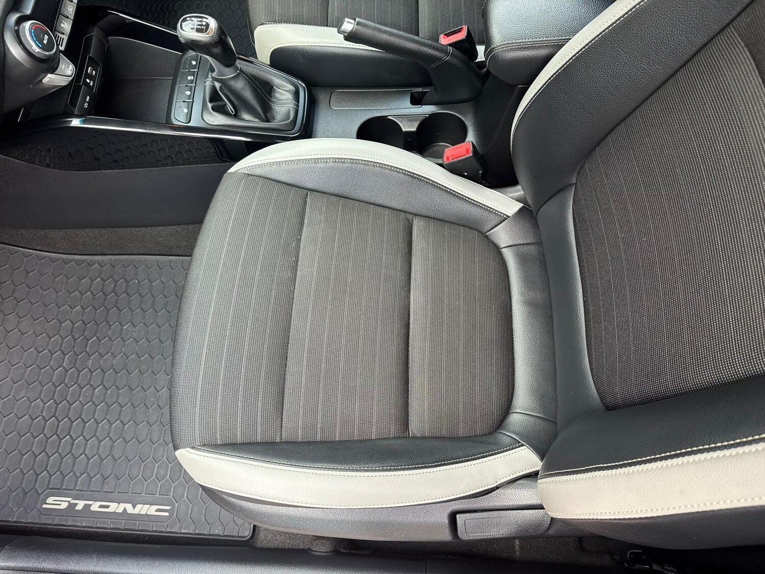 Used Kia Stonic 2017 for sale - 76647622: Photo 29