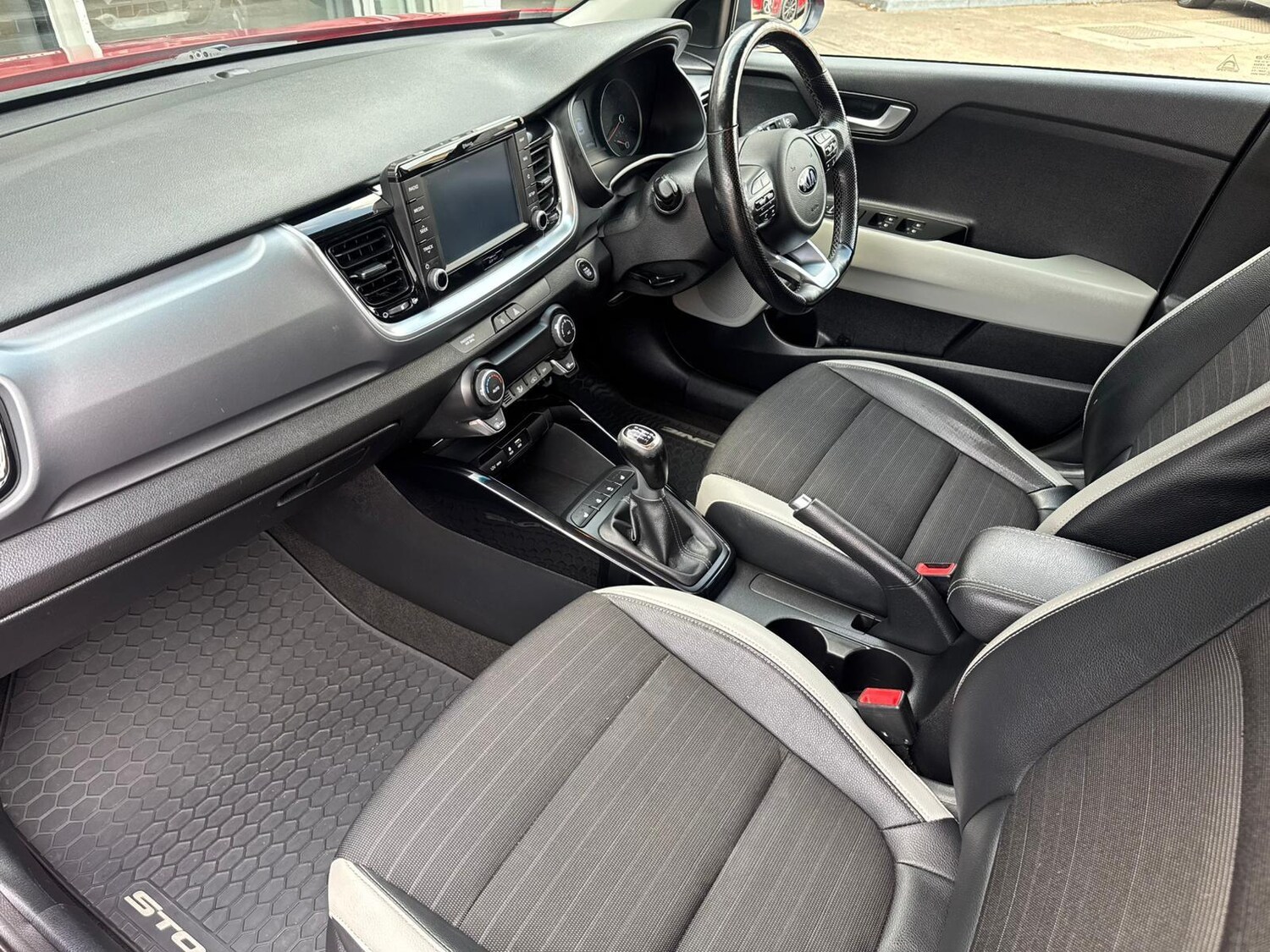 Used Kia Stonic 2017 for sale - 76647622: Photo 30