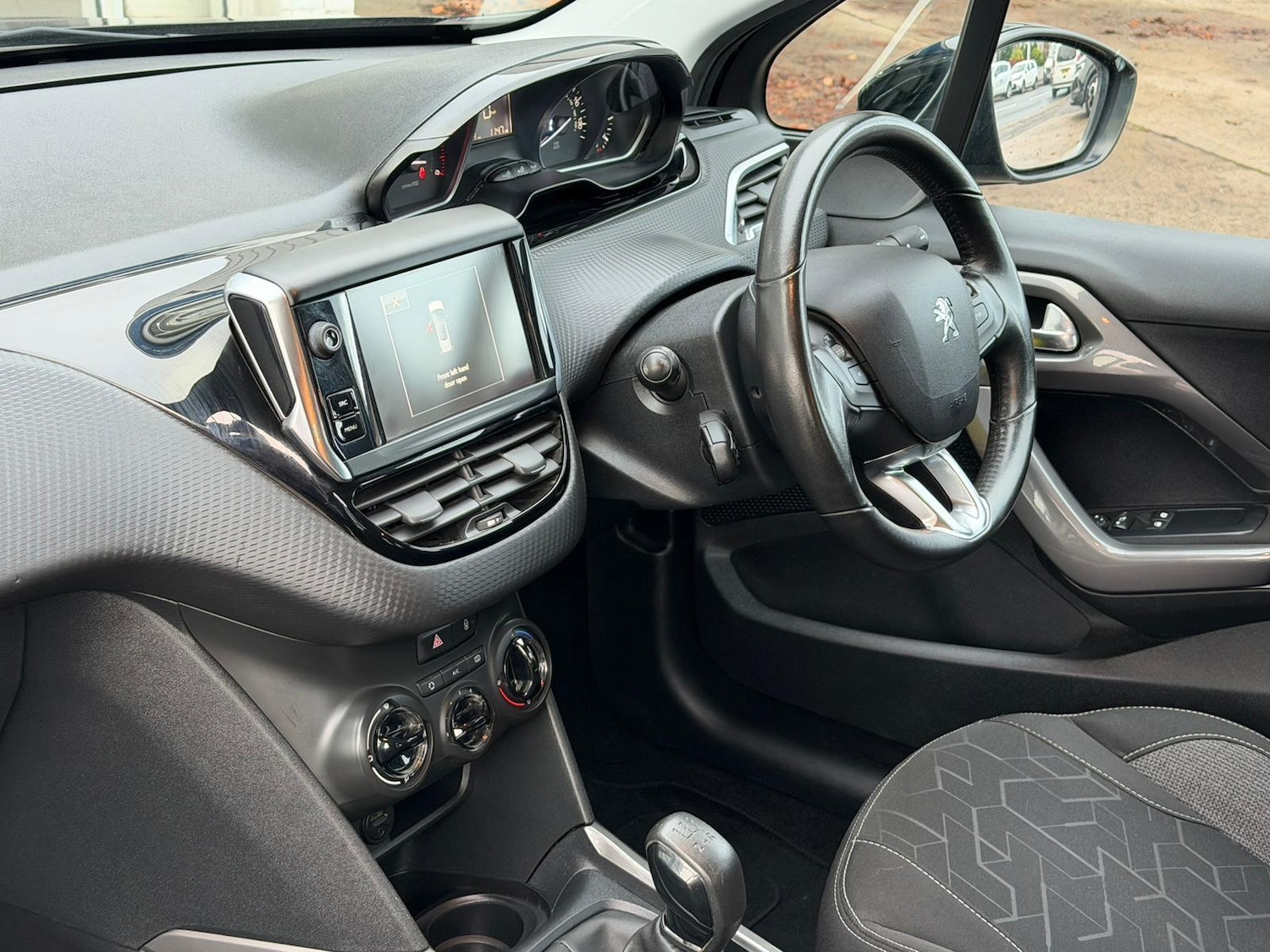 Used Peugeot 2008 2016 for sale - 76936504: Photo 6