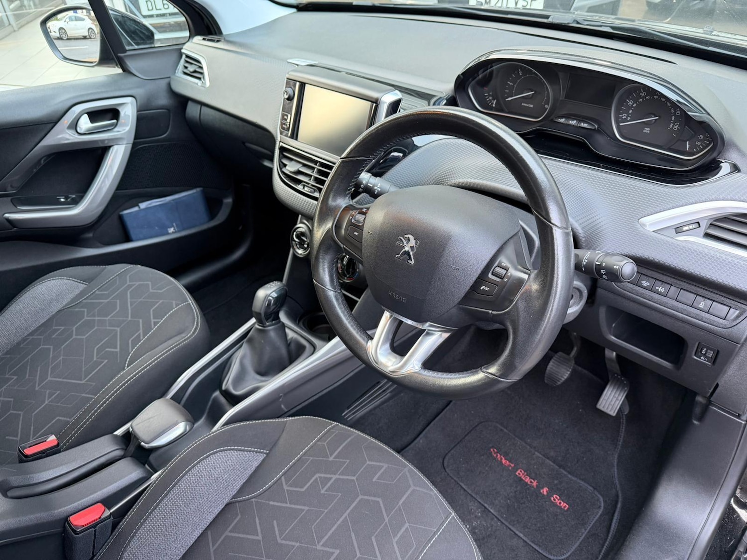 Used Peugeot 2008 2016 for sale - 76936504: Photo 8