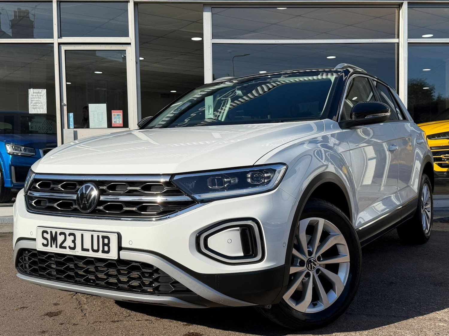 Used Volkswagen T-Roc 2023 for sale - 76645000: Photo 1