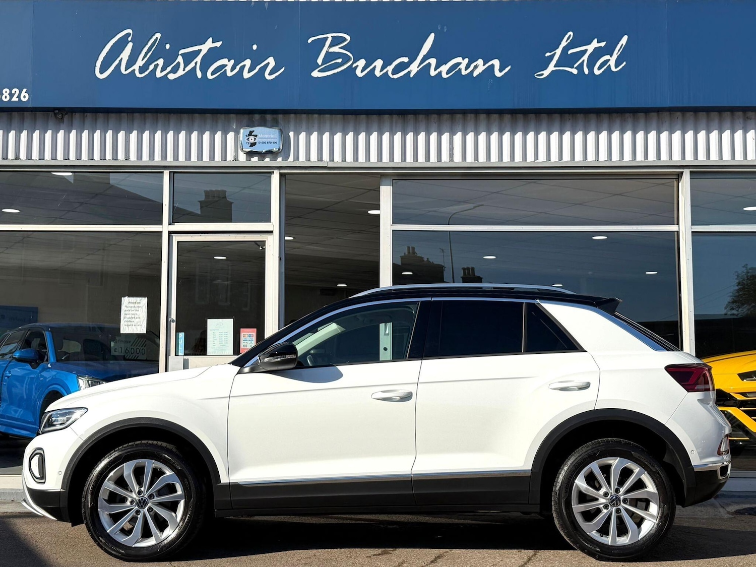 Used Volkswagen T-Roc 2023 for sale - 76645000: Photo 2