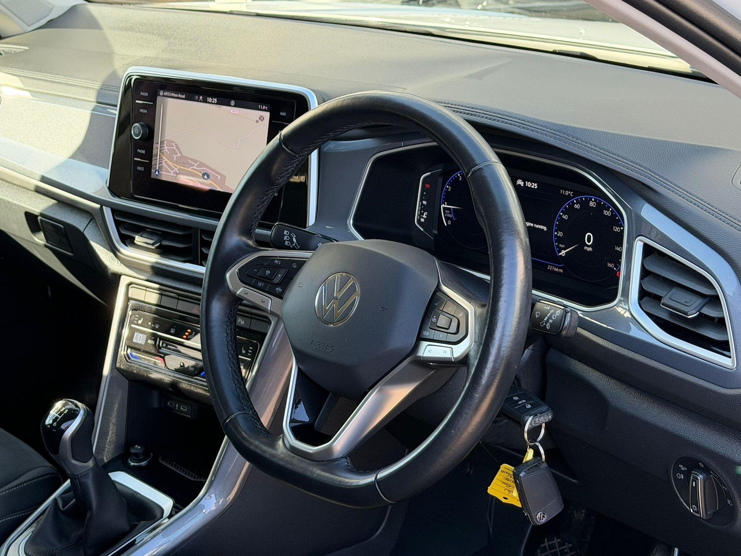 Used Volkswagen T-Roc 2023 for sale - 76645000: Photo 24