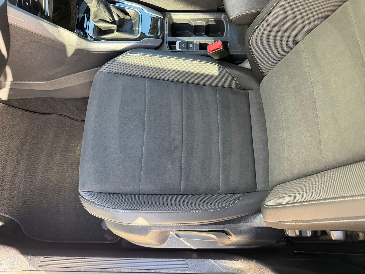 Used Volkswagen T-Roc 2023 for sale - 76645000: Photo 25