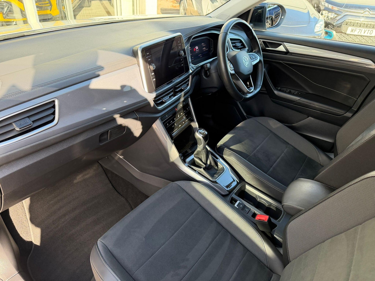 Used Volkswagen T-Roc 2023 for sale - 76645000: Photo 6