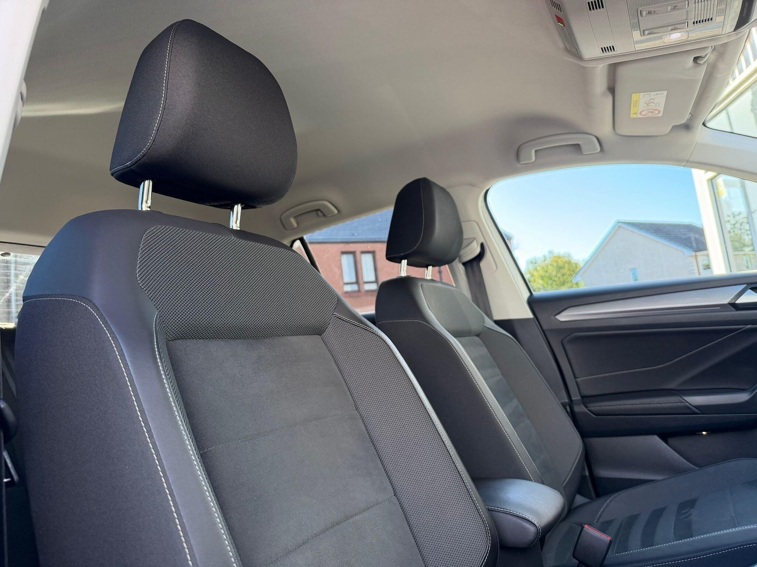 Used Volkswagen T-Roc 2023 for sale - 76645000: Photo 8