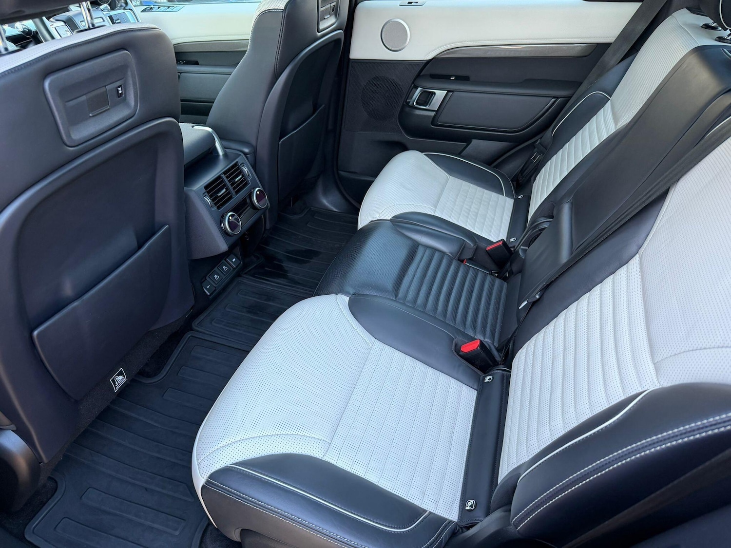 Used Land Rover Discovery 2021 for sale - 76647626: Photo 10