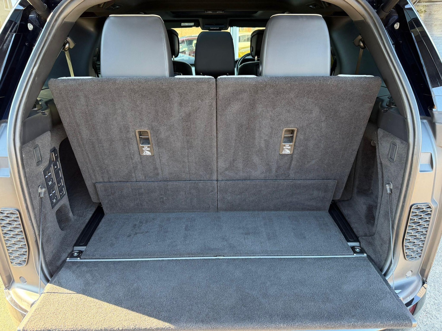 Used Land Rover Discovery 2021 for sale - 76647626: Photo 32