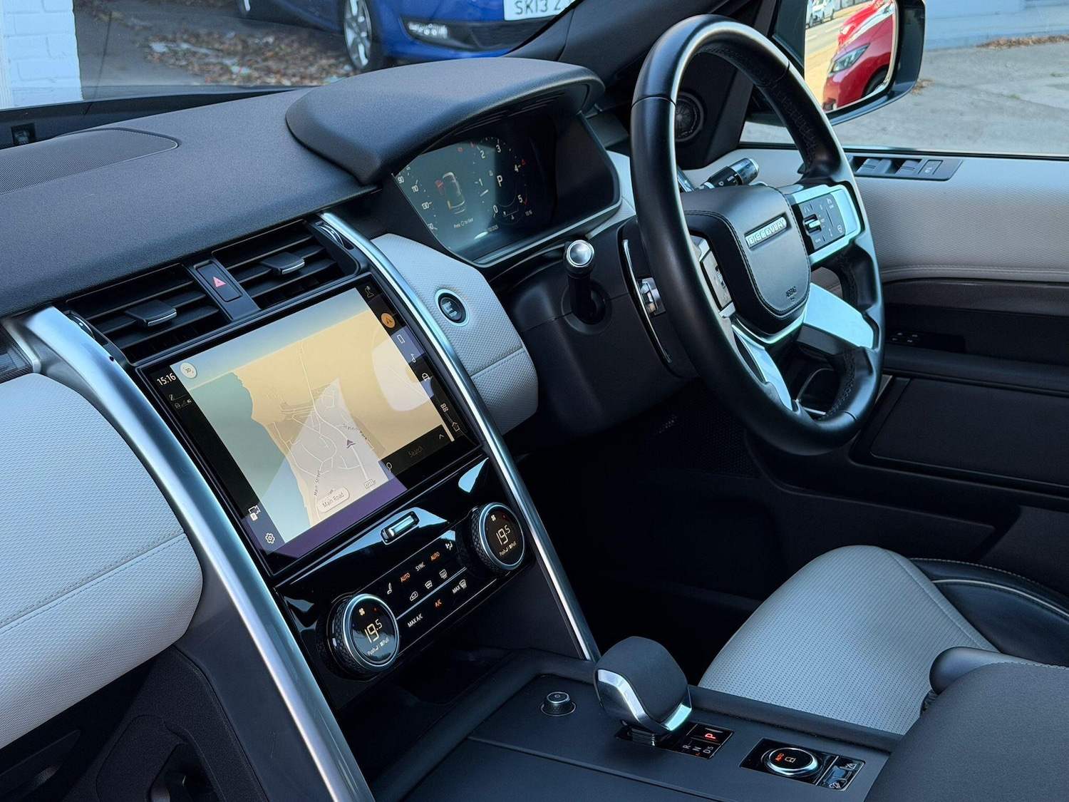 Used Land Rover Discovery 2021 for sale - 76647626: Photo 5