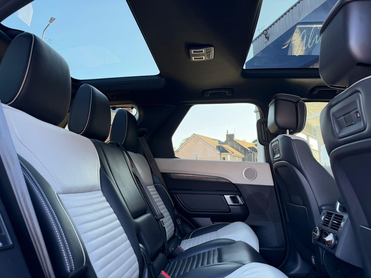 Used Land Rover Discovery 2021 for sale - 76647626: Photo 8