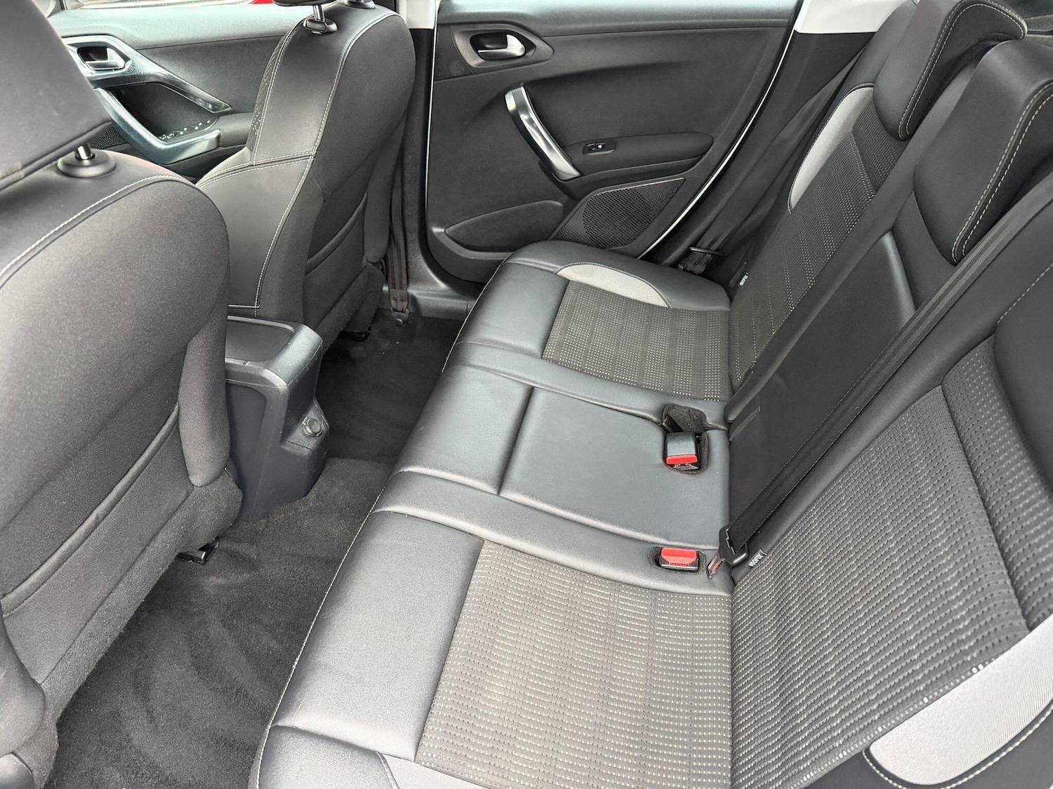 Used Peugeot 2008 2015 for sale - 77625007: Photo 10