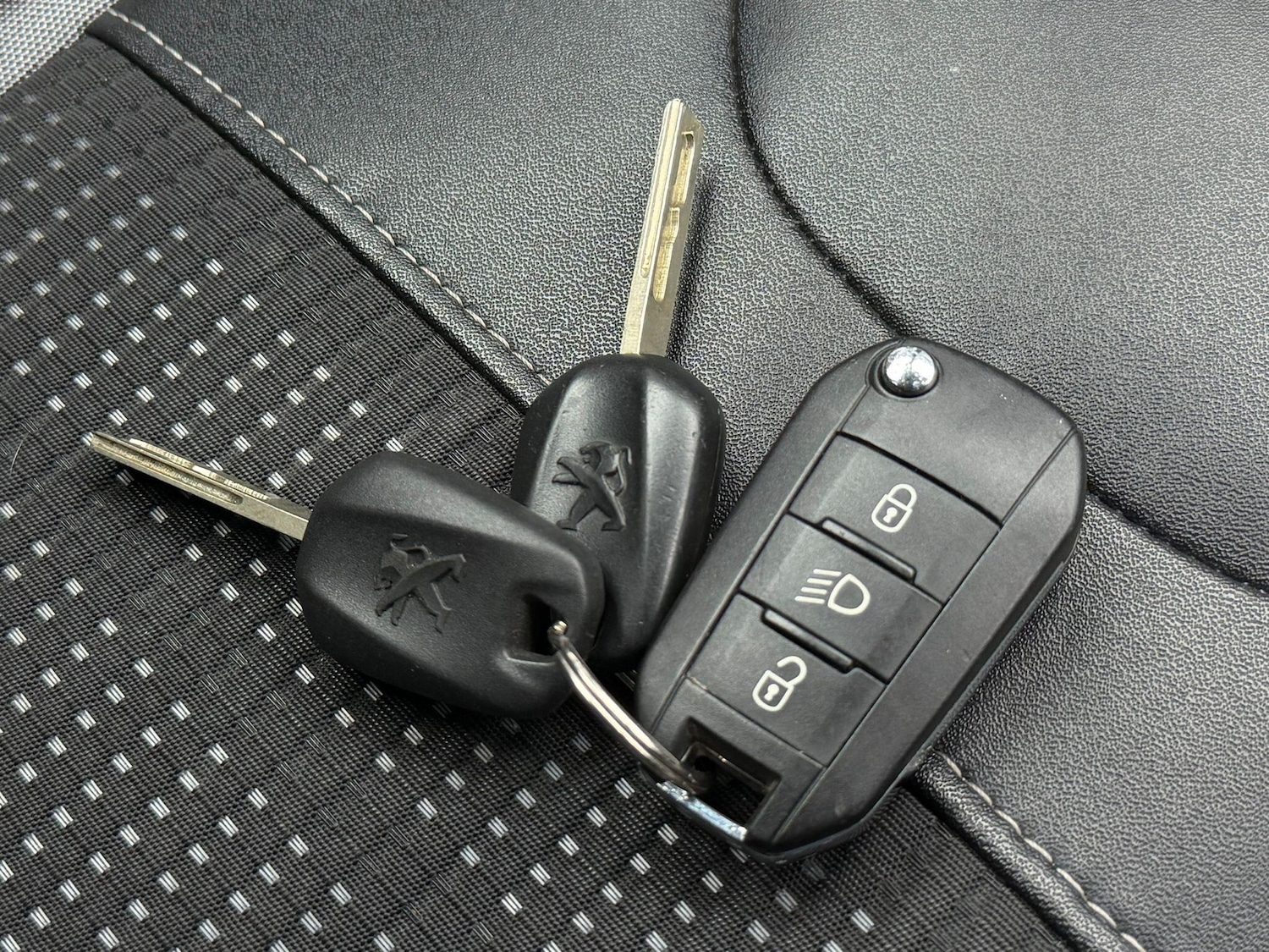 Used Peugeot 2008 2015 for sale - 77625007: Photo 16