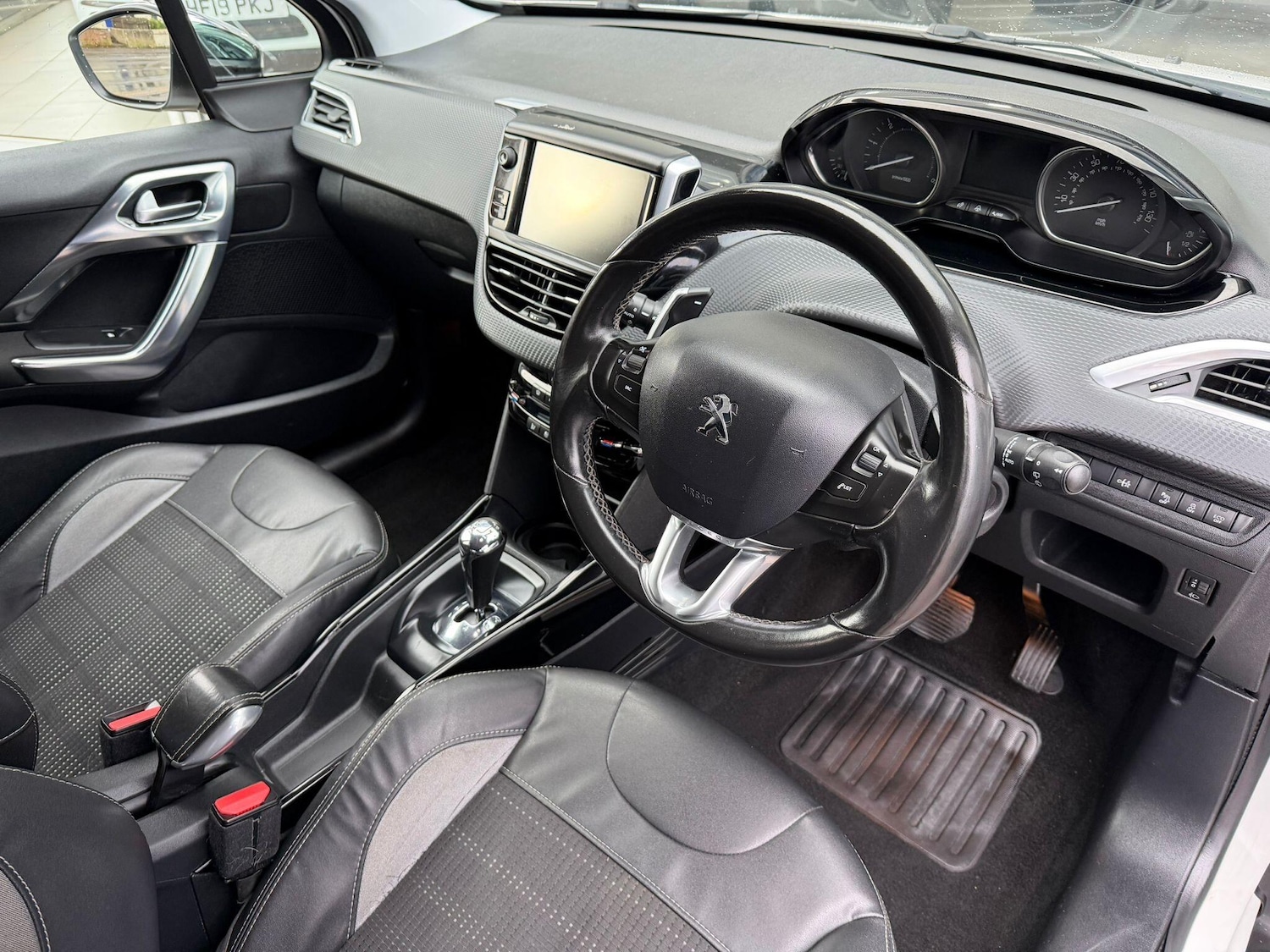 Used Peugeot 2008 2015 for sale - 77625007: Photo 8