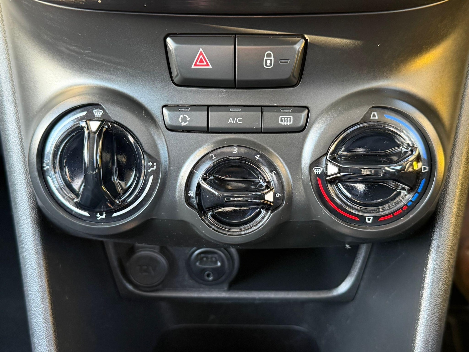 Used Peugeot 208 2017 for sale - 77268160: Photo 12