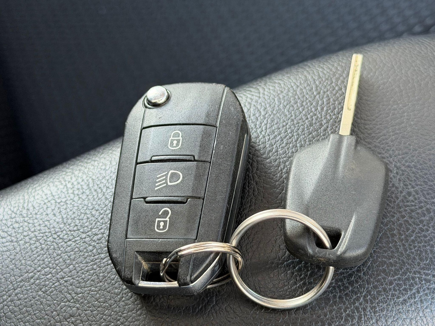 Used Peugeot 208 2017 for sale - 77268160: Photo 14