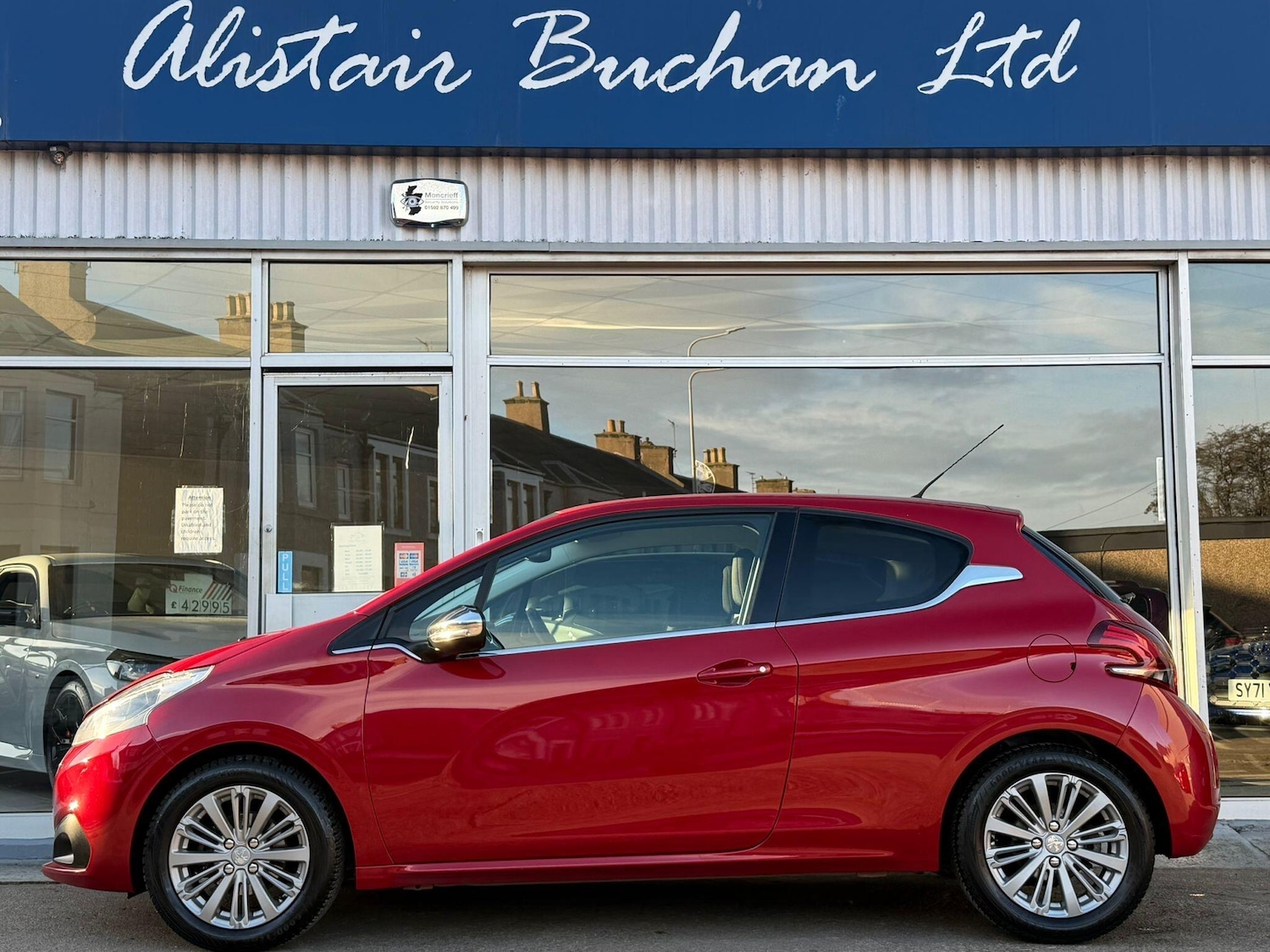 Used Peugeot 208 2017 for sale - 77268160: Photo 2